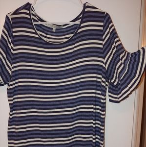 Everett bleu top. Worn twice but little too snug.